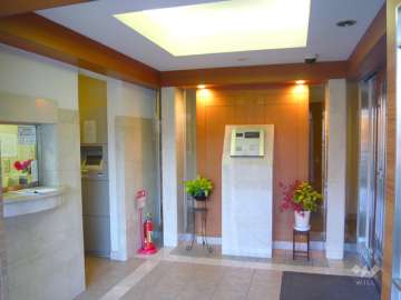 オートロックの操作盤、宅配ボックス、管理人室