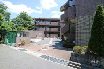 駐車場出入り口
