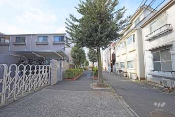 敷地北側の前面道路