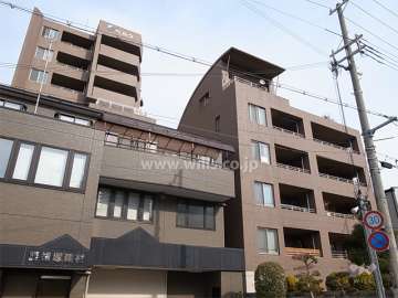 南側の棟と北側の棟の2棟構成になっています。