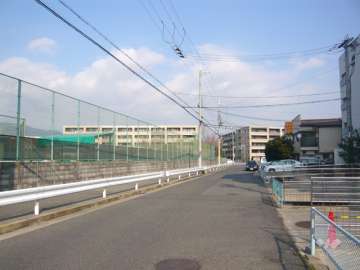 前面道路は突き当たりで行き止まりになっています