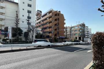敷地北側の前面道路