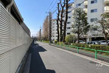 敷地東側の前面道路