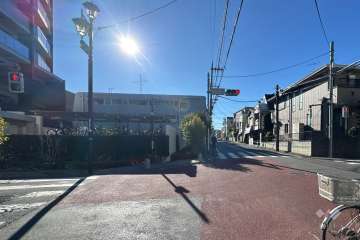 敷地の西側前面道路（北側から）