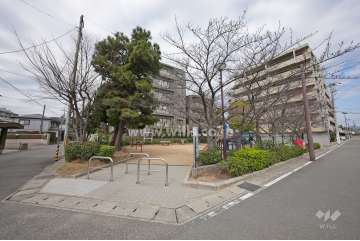 近くに『丸橋東公園』があります。