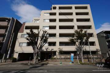 ファミール甲子園六石町の外観（南側から）