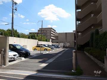 敷地内駐車場（ロボットゲート付き）