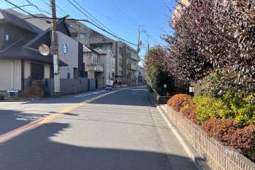 敷地南側の前面道路