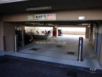 駐車場出入り口（ロボットゲート付き）