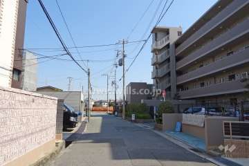 敷地北側の前面道路