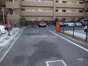 敷地内駐車場には平面式と機械式とがあります。