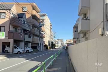 敷地北西側の前面道路