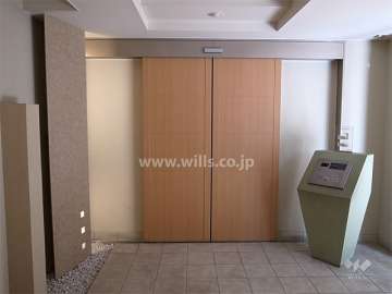 エントランスはオートロック付きです。