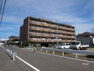 周辺は一戸建てが中心に立ち並ぶ静かな住宅地です。