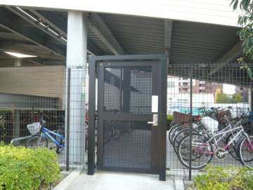 駐輪場出入り口