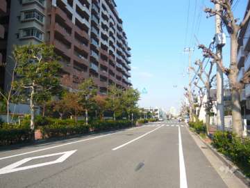 周辺は西宮浜に近い、区画の整った住宅地です。