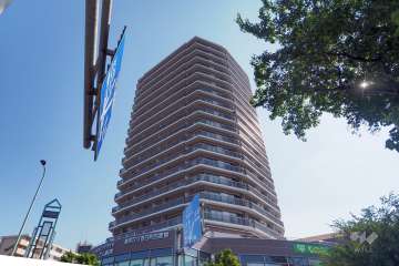 エリム春日町パークタワーの外観（北東側から）2