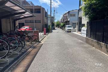 敷地北側の前面道路