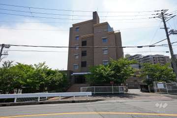 ロイヤル西宮さくら通りの外観（北東側から）