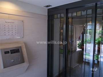 エントランスはオートロック付きです。