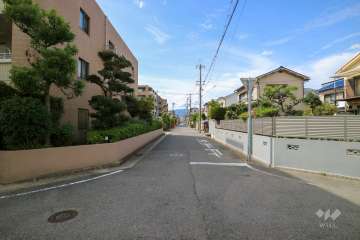 敷地北東側の前面道路