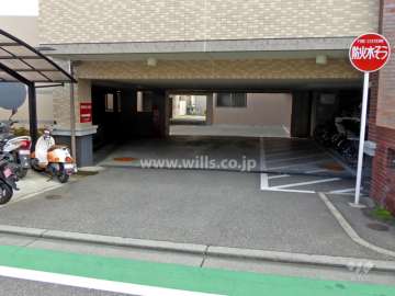 駐車場出入り口