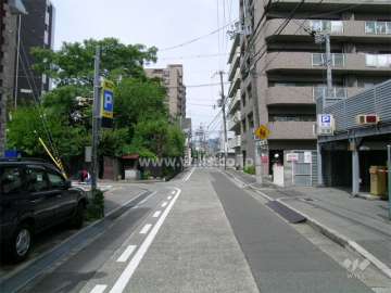 周辺は区画の整った住宅地です。すぐ西側には国道171号線が走っています。