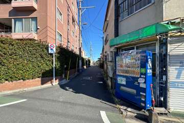 敷地南側の前面道路