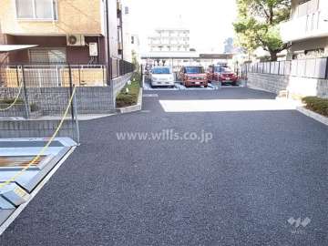 敷地内駐車場（機械式）と駐輪場