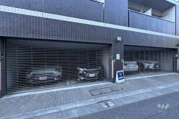 敷地内駐車場（屋内平面式・リングシャッター付き）