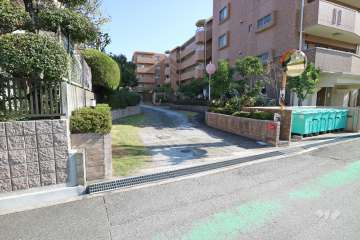 駐車場の出入り口
