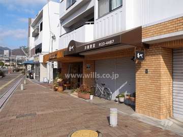 1階西側は一部店舗になっています。