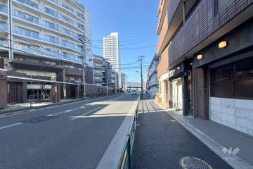 敷地北側の前面道路