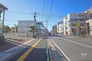 敷地北側の前面道路（東側から）