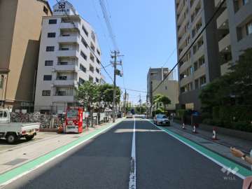 敷地の東側前面道路（北側から）