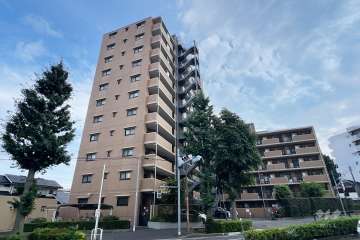 ライオンズマンション大泉学園第7の外観（北東側から）