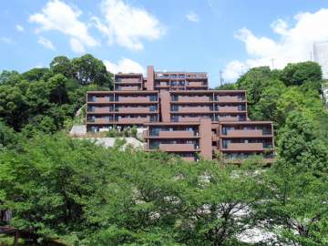 デ・リードヴィンテージ芦屋川山手の外観（南西側から）