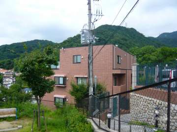 デ・リードヴィンテージ芦屋川山手の外観（東側から）