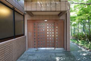 光風館のエントランス