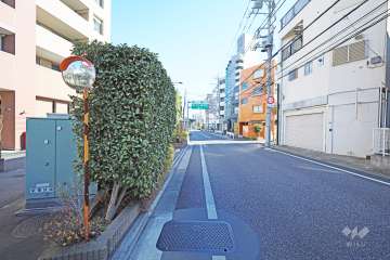 敷地南側の前面道路