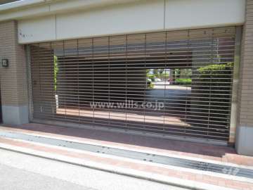 駐車場出入り口（リングシャッター付き）