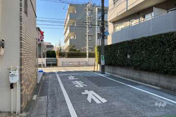 敷地南側の前面道路