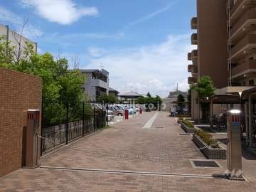 敷地内駐車場（ロボットゲート付き）