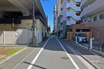 敷地北側は西武池袋線に面しています。