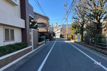 敷地北側の前面道路