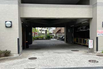 敷地内駐車場（屋内機械式）