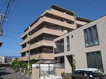 ロイヤル甲子園の外観（南東側から）