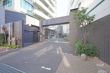 駐車場の出入口（リングシャッター付き）