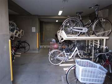 屋内にある駐輪場