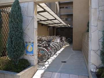 エントランス横の駐輪場